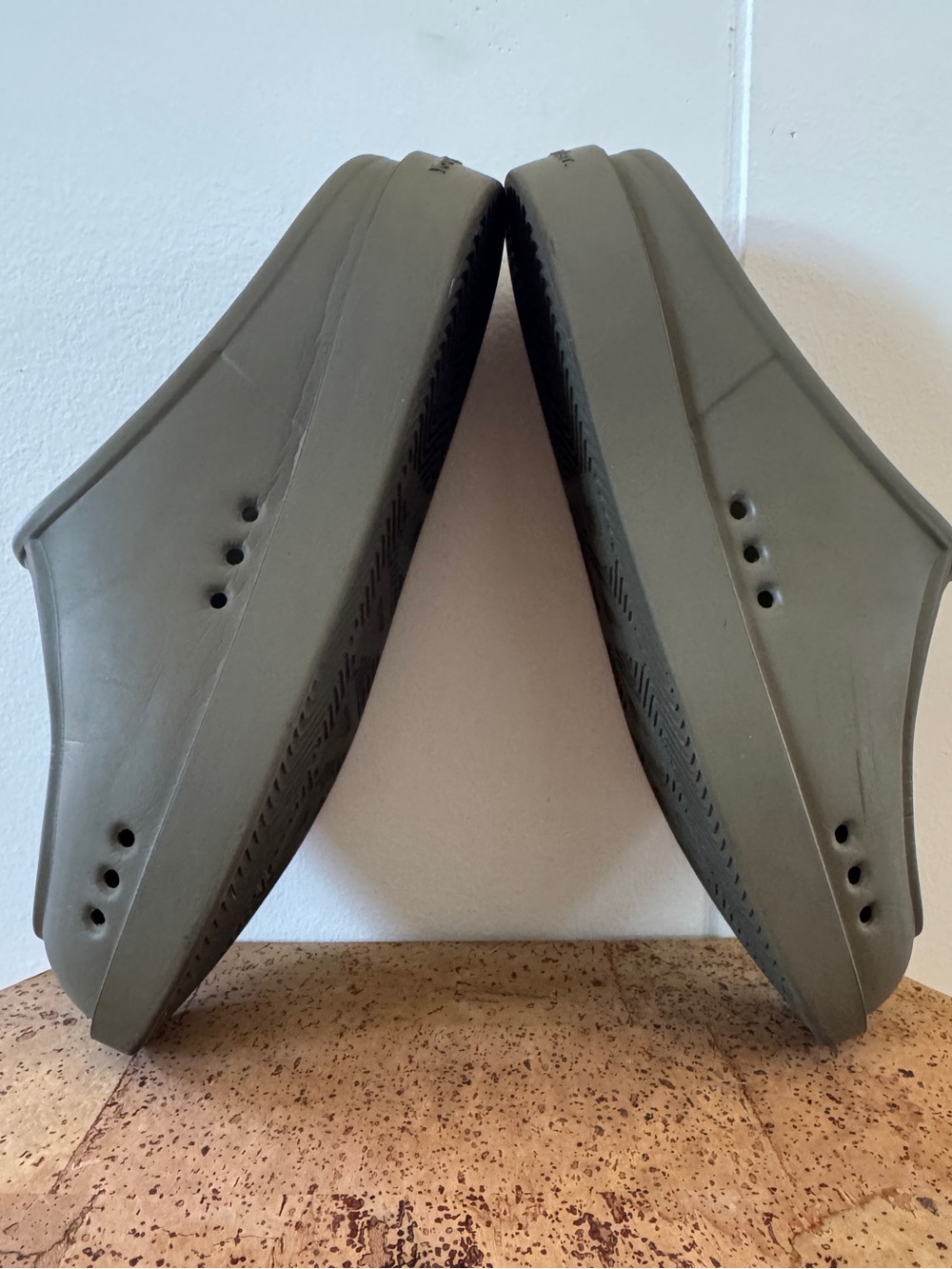 P448 Flo Clogs Mimetic Green Extra Light Slip-On Size 38 Size 39 Sundance